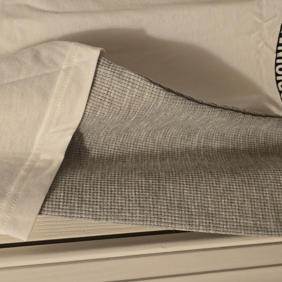 LEVIS SIGNATURE BOYS WHITE & GRAY LONG SLEEVE LAYERED LOOK T-SHIRT SIZE MEDIUM - Picture 8 of 14